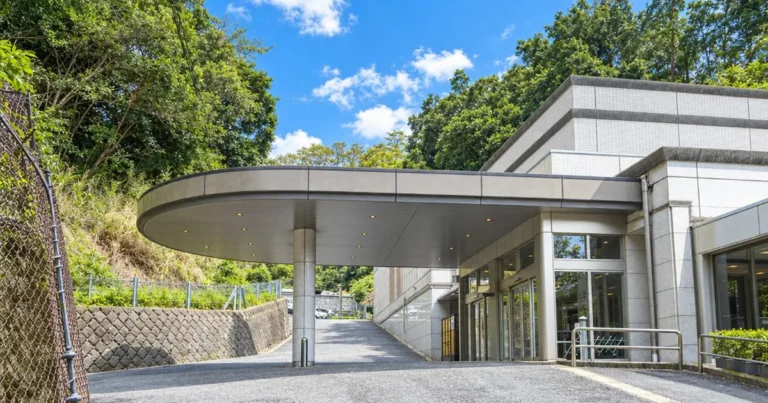 小坪斎場の外観
