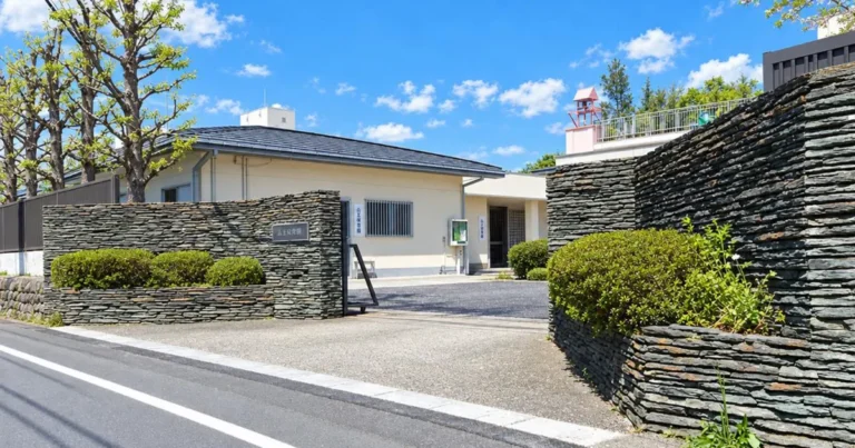 日野市営火葬場の外観